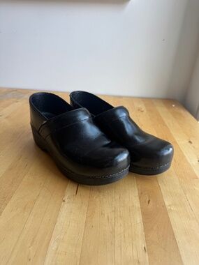 Dansko Clogs Size 9